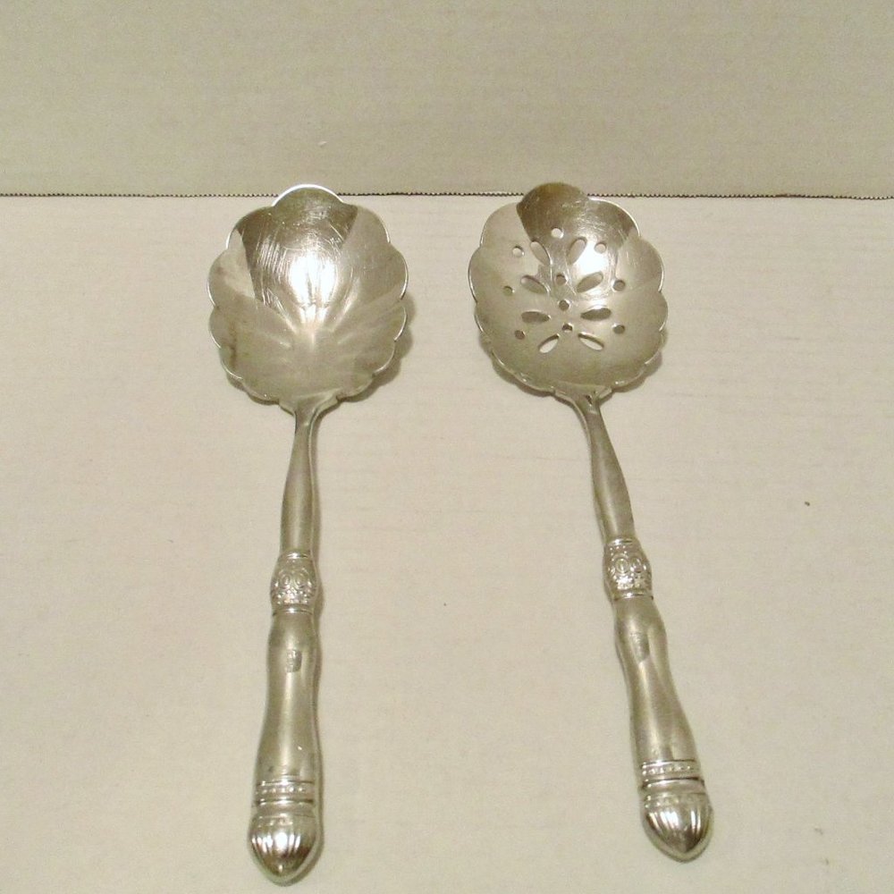 Pair of SOUTHERN LIVING Gallery Serving Spoons 10" Casserole Stainless Flatware